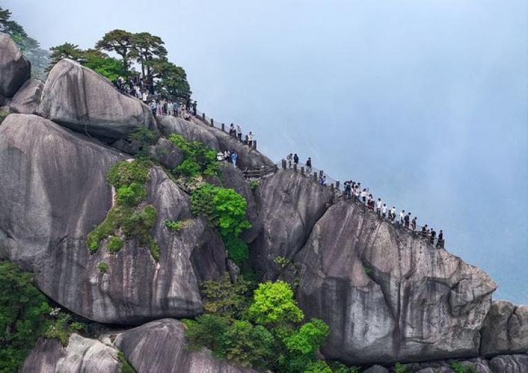 “天梯”最陡處近85度......