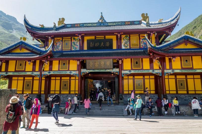 【設計巧思——黃龍古寺的牌匾】余晴峰／攝...