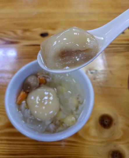廣東潮州市潮州有一傳統名小吃，叫做「鴨母捻」...