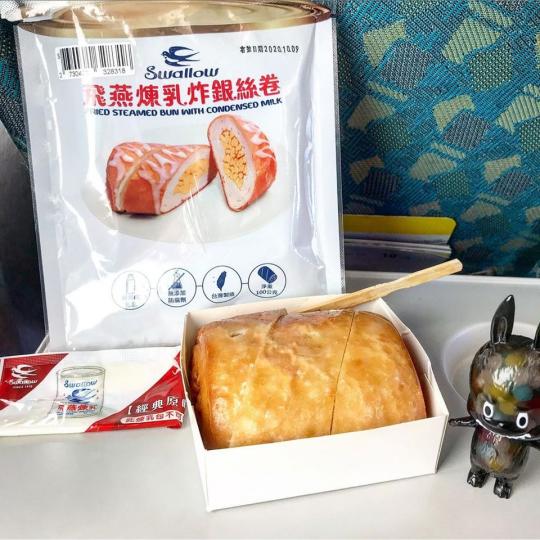 7-11推出了中南部限定的「飛燕煉乳炸銀絲卷」...