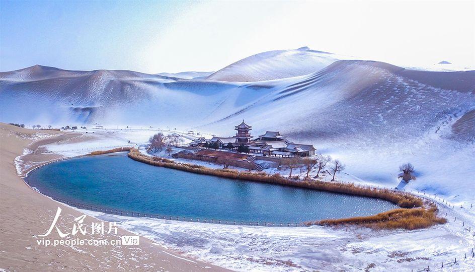 甘肅敦煌：月牙泉雪後初霽景如畫.....