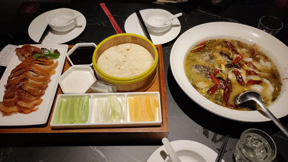吳庄，一次過滿足兩個慾望，有鴨食又有魚食...