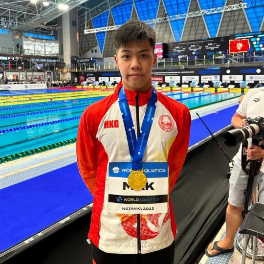 恭賀首位揚威世青賽港男泳手麥世霆 勇奪200米蛙泳金牌...