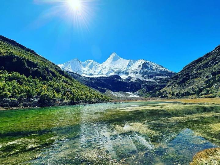 稻城亞丁・高山湖泊草原美景深度純玩...