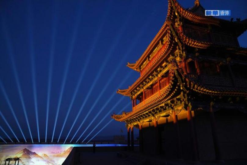 甘肅嘉峪關開啟「夜遊」模式...