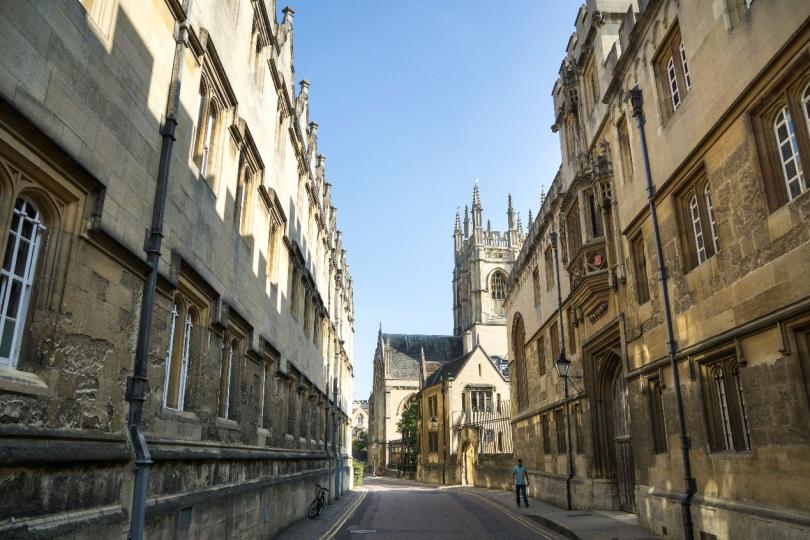 【現實版的霍格華茲：牛津大學】圖／英國牛津大學內的街道（攝： 姜建/CTPphoto）...