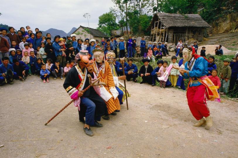 布依族地戲主要流傳於貴州省中部及西部的布依族、漢族混居地區，以貴陽市郊區和安順一帶為多。...