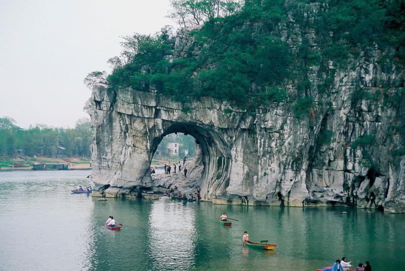 桂林象鼻山景區免費開放...