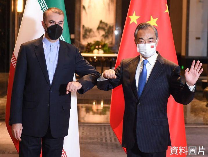 王毅：無論國際形勢如何變幻，中方都將按照兩國元首擘畫的方向，毫不動搖發展對伊關係...