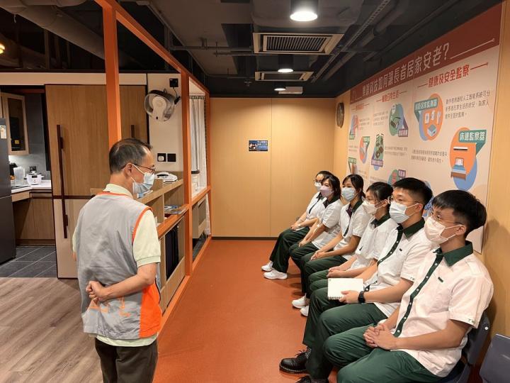 早前東華學院職業治療學系嘅同學仔嚟咗我哋中心，參加「樂齡家居睇真D」同「智醒家居睇真D」導賞團...