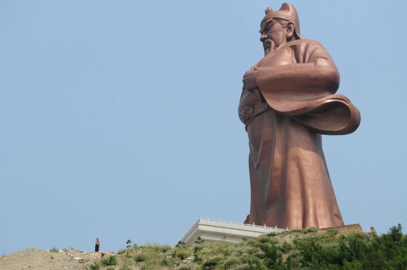 電影史上曾有《關公大戰外星人》...