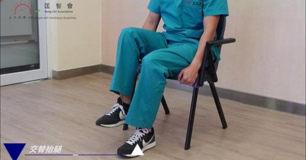 用一張櫈就可以做健體運動...