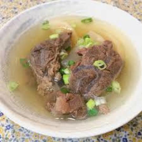 期待許久的「清燉牛肉湯」甘甜又清爽...