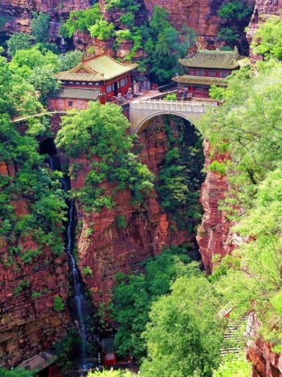 石家莊蒼岩山 · 山間清流潺潺 .....