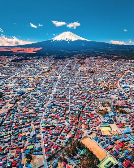富士山腳下的城市風光...