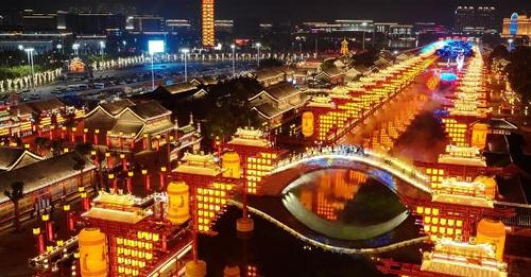 Tangshan, Hebei province, kicked off a tourism activity for night travelers on Hetou Old Street on S... Tangshan, Hebei province, kicked off a tourism activity for night travelers on Hetou Old Street on S...