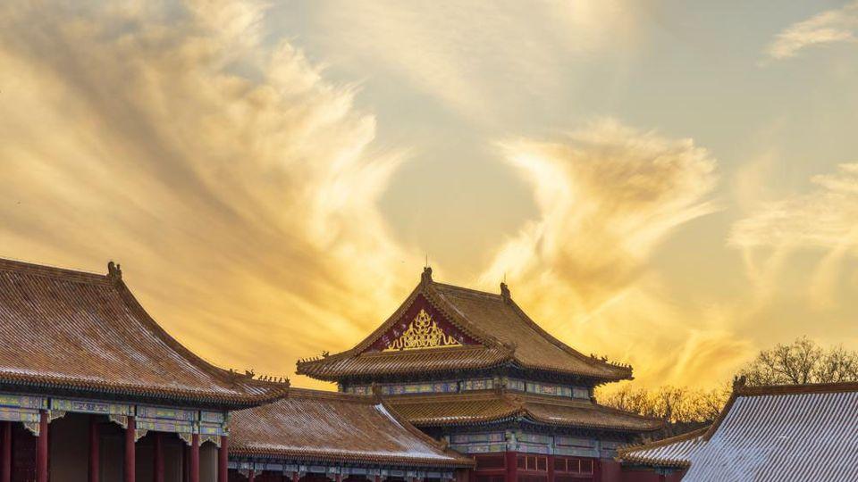 北京：故宮上空彩雲飛舞.....