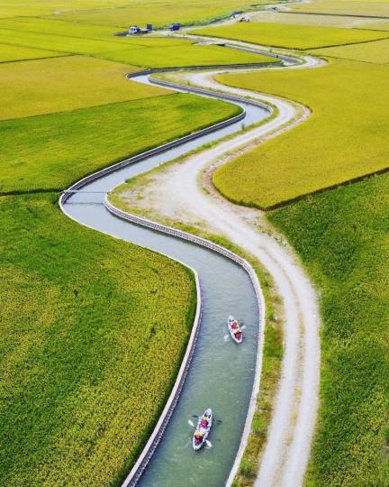 「超寬闊田野大道」空拍視角太美......