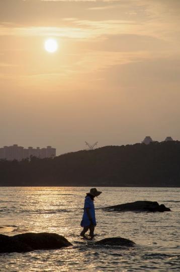 位於鼓浪嶼的燕尾山生態公園除了可以參觀百年古炮台外,還可以盡情感受「春觀花、夏看綠、秋賞葉、冬望景」的四季景觀... 位於鼓浪嶼的燕尾山生態公園除了可以參觀百年古炮台外,還可以盡情感受「春觀花、夏看綠、秋賞葉、冬望景」的四季景觀...