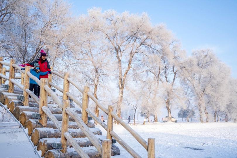 吉林霧凇島冬雪(余晴峰攝)...