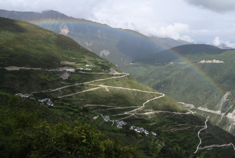 在青藏、新藏、川藏、滇藏4條進藏道路中，景色最美的是滇藏線...