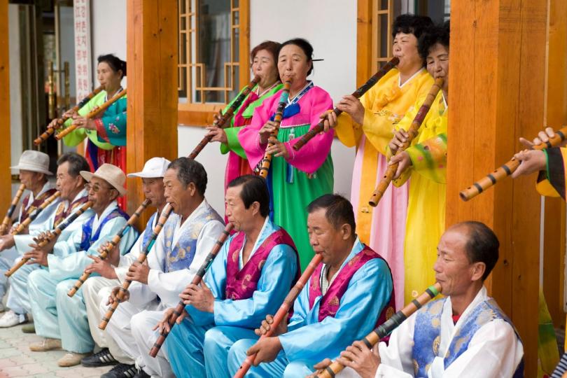 長白朝鮮族民俗村位於馬鹿溝鎮原果園村...