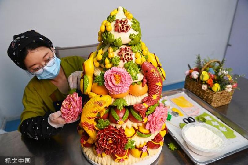 the decorated steamed buns, or huamo, are big hits on the market... the decorated steamed buns, or huamo, are big hits on the market...