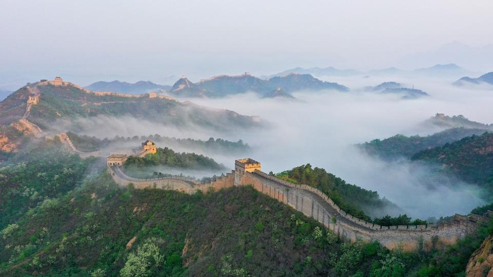 河北承德：雨後金山嶺長城現雲海景觀...