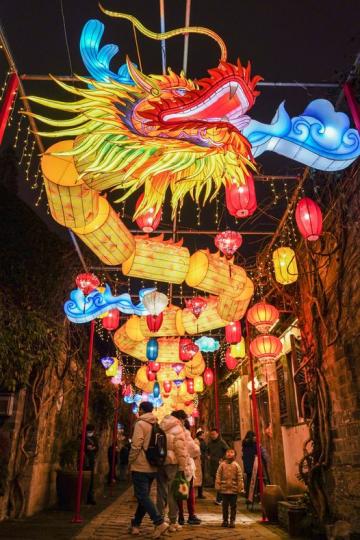 Beijing is set to host a spectacular lantern show in celebration of the upcoming Mid-Autumn Festival...