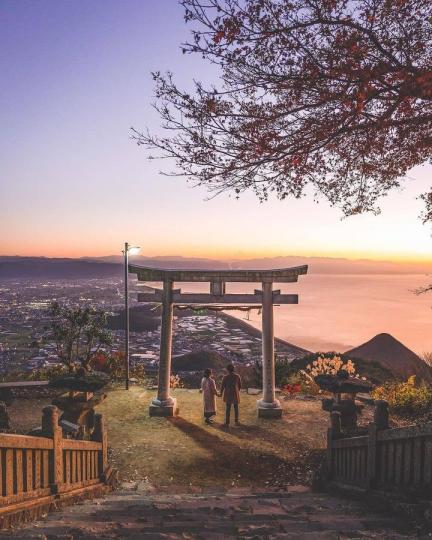 靠近天空的鳥居
⛩️宛如通往神明住所的入口...