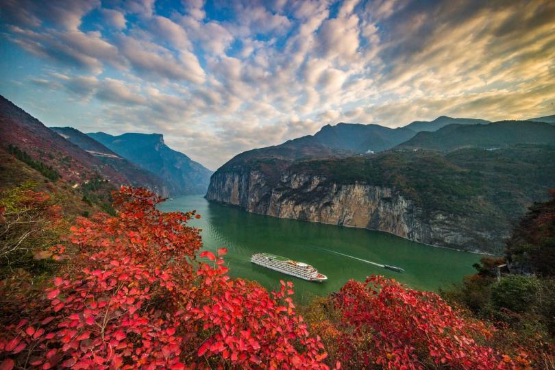 【瞿塘紅葉正當時】王正坤／圖...