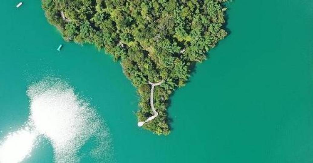 空中看下去真的是個小小的恆春半島...