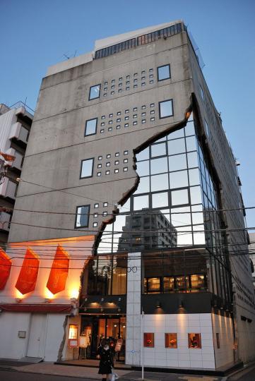 東京涉谷的惠比壽東方畫廊有著超逼真外牆設計...