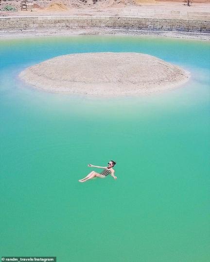 綠松石湖泊顏色像寶石般晶瑩剔透...