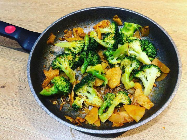 回鍋肉炒西蘭花......