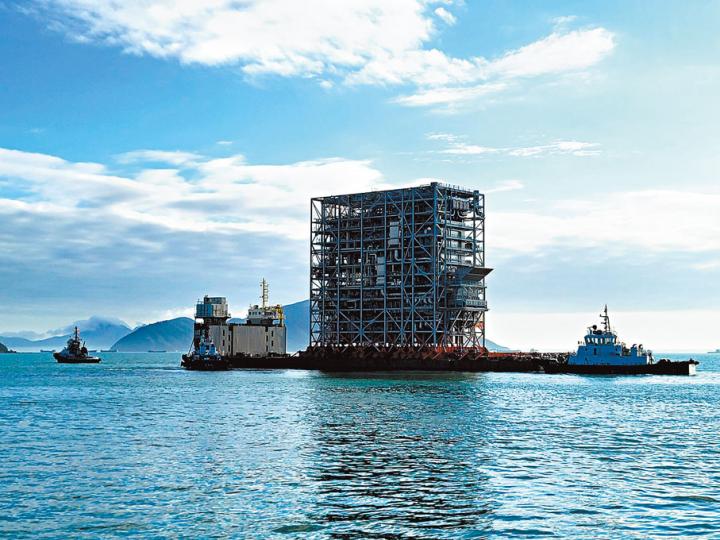 「超級焚化爐」6000公噸組件抵港...