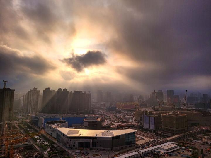 當陽光被雲層遮擋
⛅,光線由縫隙或邊緣分岔出嚟,就會形成光暗唔同嘅射線喇🌅~
2觀塘裕民坊,可以看到寶聲戲院,後改為寶聲娛樂城,現址隨觀塘市中心重建當陽光被雲層遮擋
⛅,光線由縫隙或邊緣分岔出嚟,就... 當陽光被雲層遮擋
⛅,光線由縫隙或邊緣分岔出嚟,就會形成光暗唔同嘅射線喇🌅~
2觀塘裕民坊,可以看到寶聲戲院,後改為寶聲娛樂城,現址隨觀塘市中心重建當陽光被雲層遮擋
⛅,光線由縫隙或邊緣分岔出嚟,就...