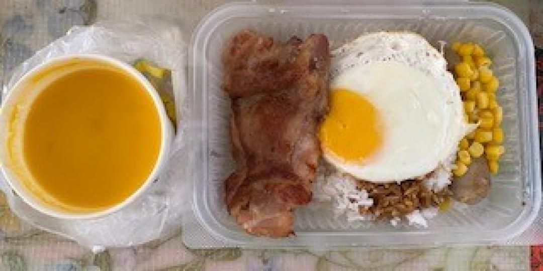 午餐
今天逗孫女開心，送她雞扒飯加芒果楊枝甘露。...