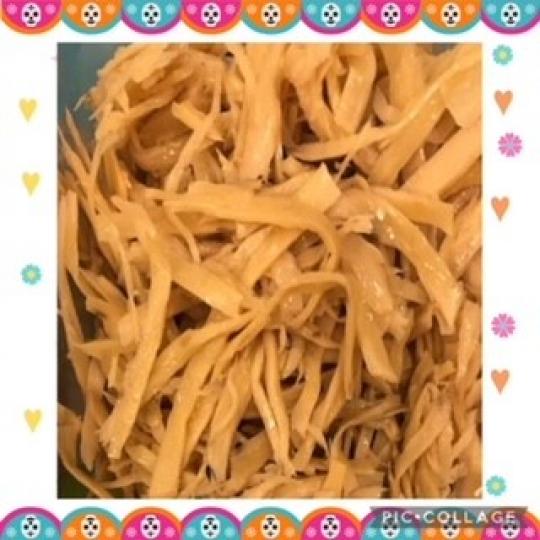 涼拌牛蒡絲
牛蒡的好處很多，包括纖維豐富，對腸道很好，但有個壞處就是非常容易氧化，在處理食材的過程中一不小心就變黑了！若先準備一鍋檸檬水，然後把牛蒡的外皮去除之後，直接用可以削成細絲的削皮器，讓削好的...