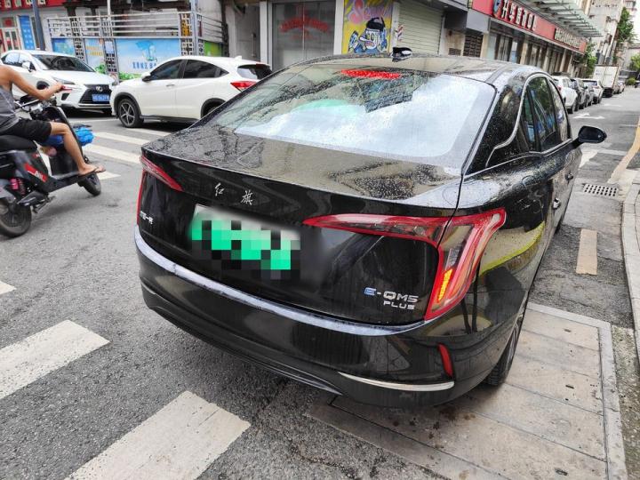高德打車一口價，紅旗電車，冷氣充足，寬敞舒適。...