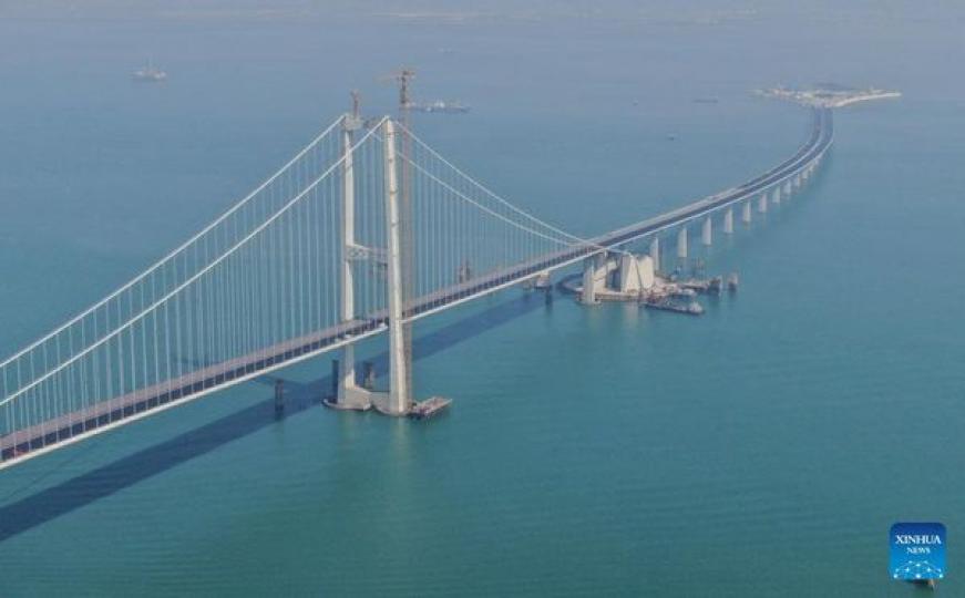 深中通道全線瀝青路面施工完成...