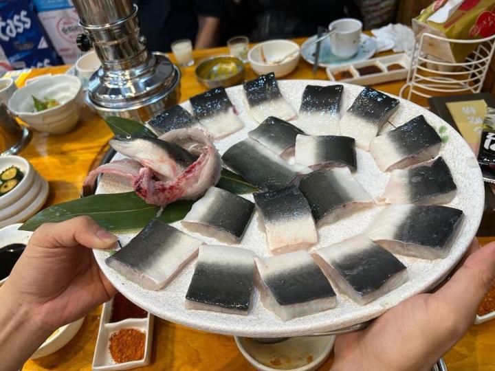 試左間幸福柚子烤鰻......