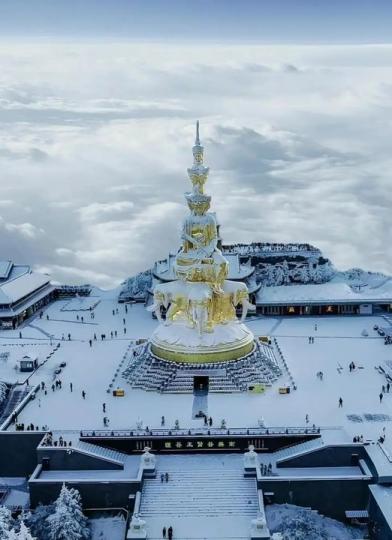 峨眉山金顶雪景......