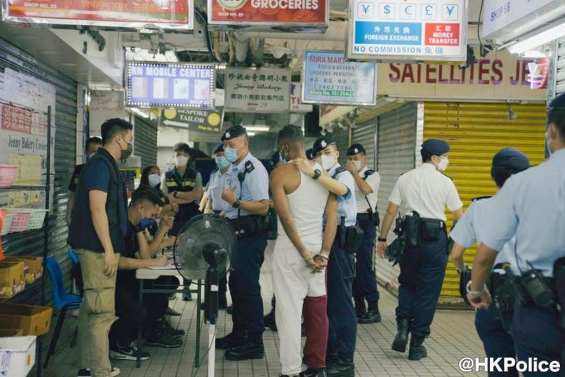 跨部門聯合執法行動 • 打擊三合會活動及非法黑工...