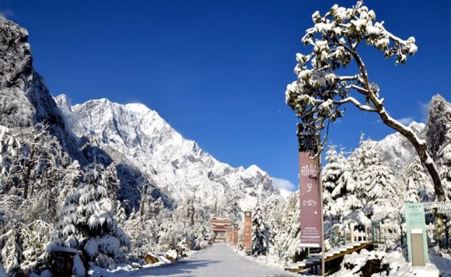 位於四川甘孜州的「燕子溝」，...