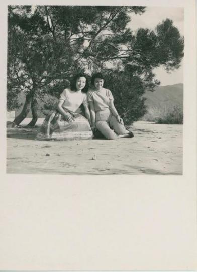 《六十年代》兩位靚女結伴遊沙田萬佛寺...