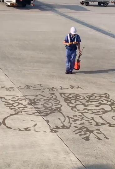 風獅爺」跟乘客鞠躬道歉...