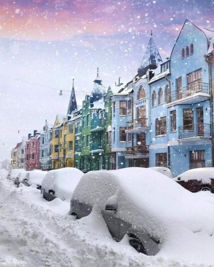 芬蘭赫爾辛基降下漫天大雪...