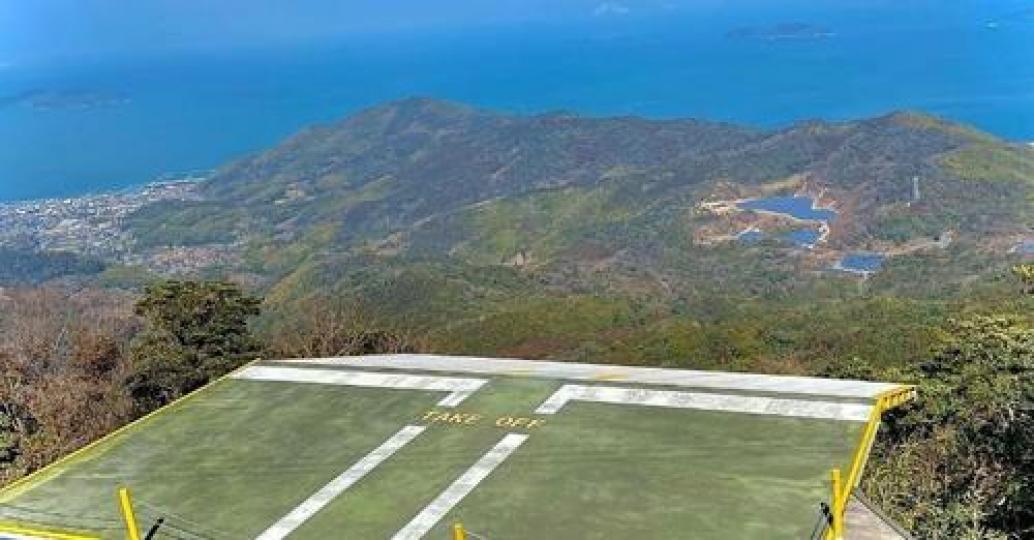 完全沒有圍欄的高空平台...