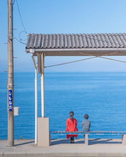 直接面向大海的超唯美車站...